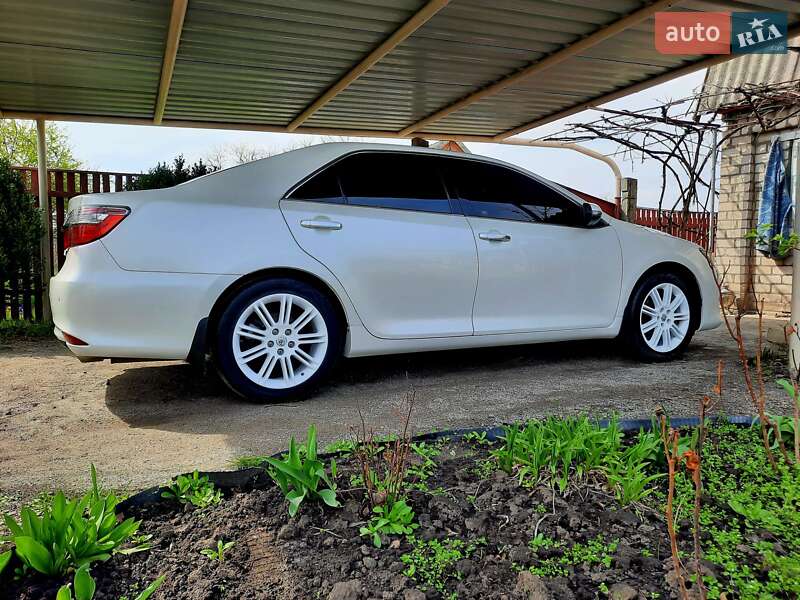 Седан Toyota Camry 2015 в Кременчуці