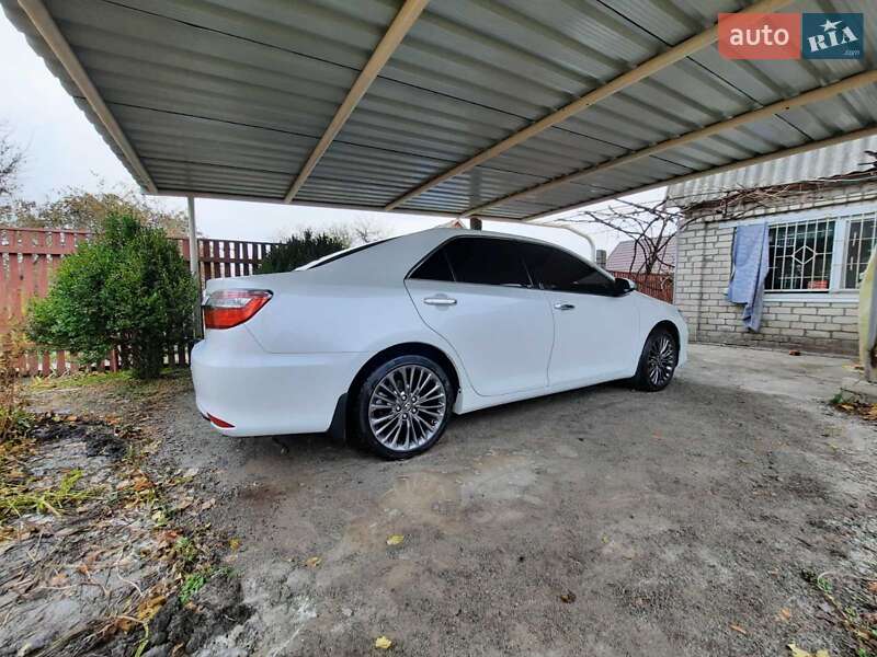 Седан Toyota Camry 2015 в Кременчуці