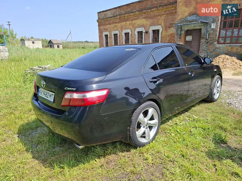 Седан Toyota Camry 2007 в Краснограде