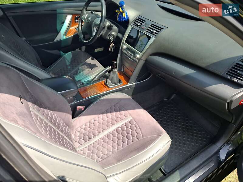Седан Toyota Camry 2007 в Краснограде