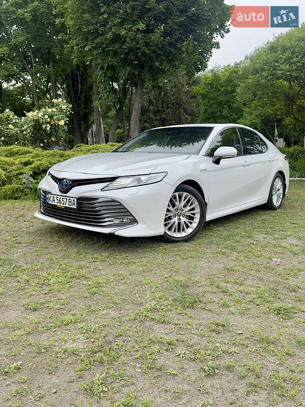 Toyota Camry 2019