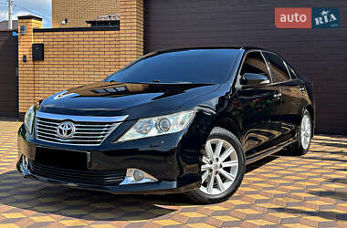Седан Toyota Camry 2013 в Киеве