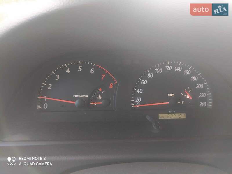 Седан Toyota Camry 2003 в Ізюмі