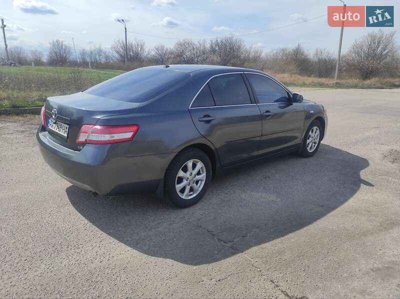 Седан Toyota Camry 2010 в Харкові