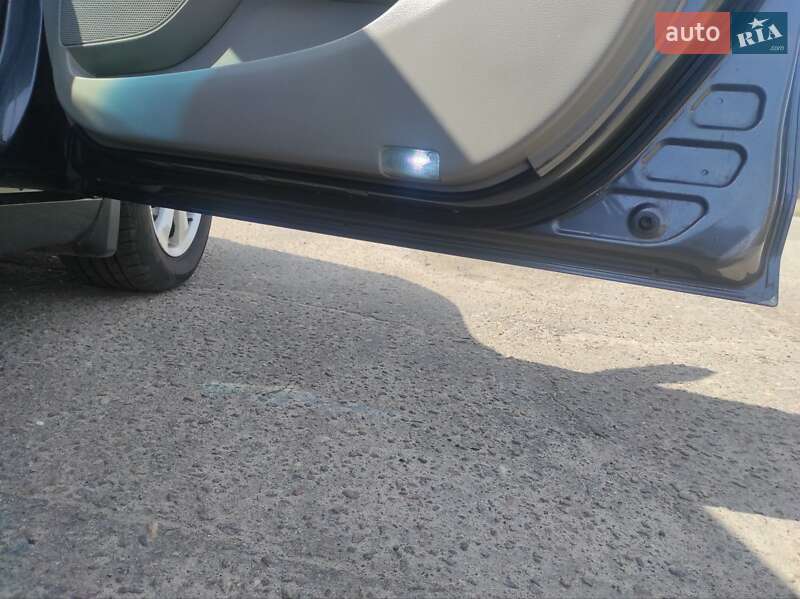 Седан Toyota Camry 2010 в Харкові