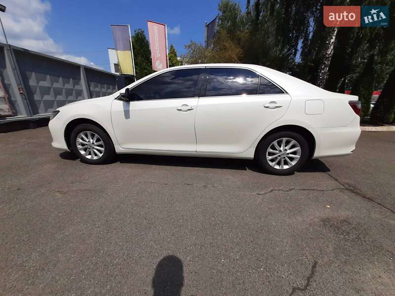 Седан Toyota Camry 2017 в Києві