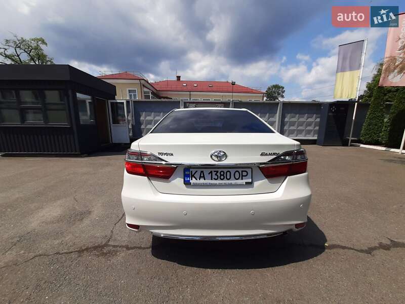 Седан Toyota Camry 2017 в Києві