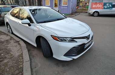 Седан Toyota Camry 2020 в Киеве