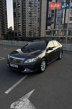 Седан Toyota Camry 2013 в Києві