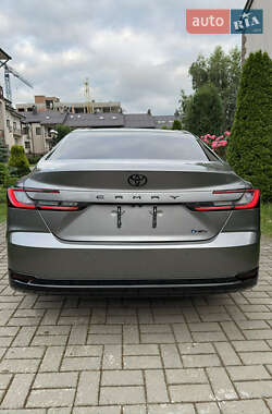 Седан Toyota Camry 2024 в 