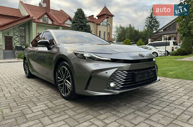 Седан Toyota Camry 2024 в 