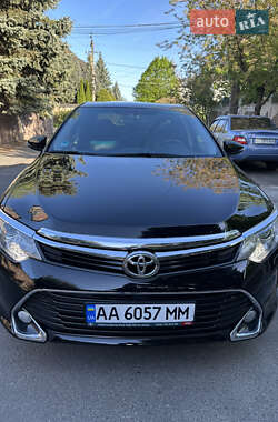 Седан Toyota Camry 2017 в Киеве