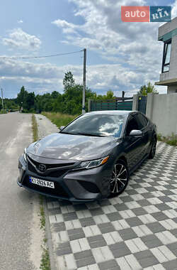 Седан Toyota Camry 2019 в Киеве
