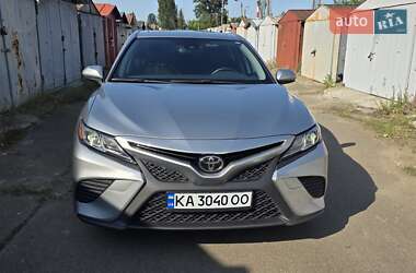Седан Toyota Camry 2020 в Києві