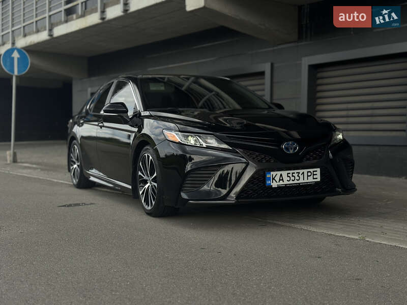 Toyota Camry 2019