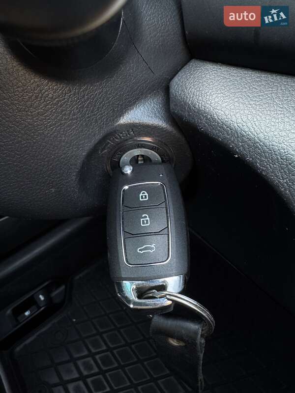 Седан Toyota Camry 2010 в Ананьїві