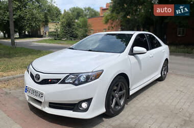 Седан Toyota Camry 2013 в Краснограде