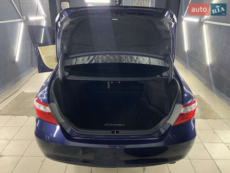 Седан Toyota Camry 2017 в Києві