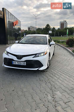 Седан Toyota Camry 2018 в Харькове