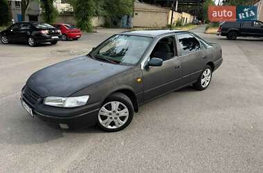 Седан Toyota Camry 1997 в Днепре