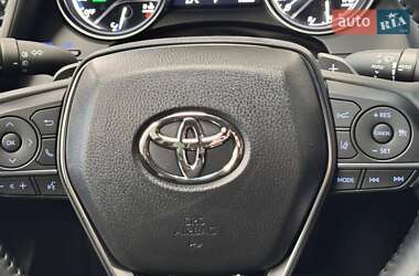 Седан Toyota Camry 2023 в 