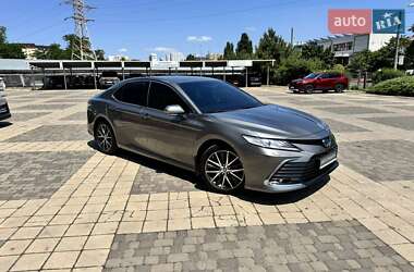Седан Toyota Camry 2023 в 