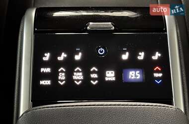 Седан Toyota Camry 2023 в 