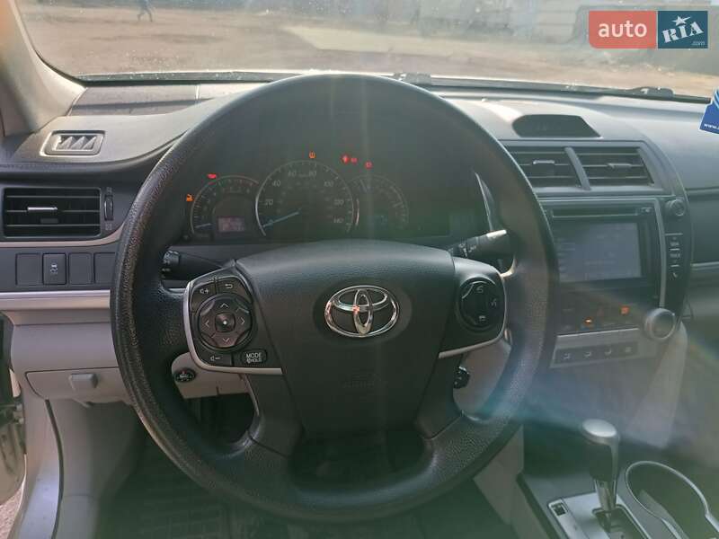 Седан Toyota Camry 2014 в Прилуках