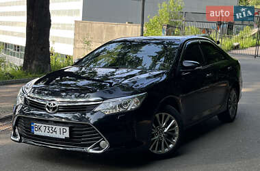 Седан Toyota Camry 2016 в Киеве