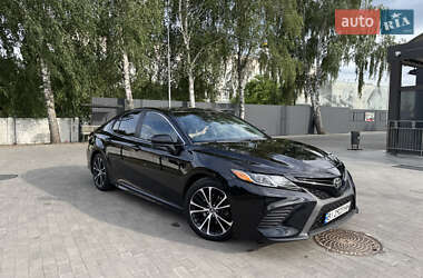 Седан Toyota Camry 2018 в Полтаве