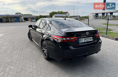 Седан Toyota Camry 2018 в 