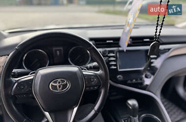 Седан Toyota Camry 2018 в 