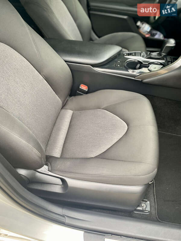 Седан Toyota Camry 2019 в Луцке