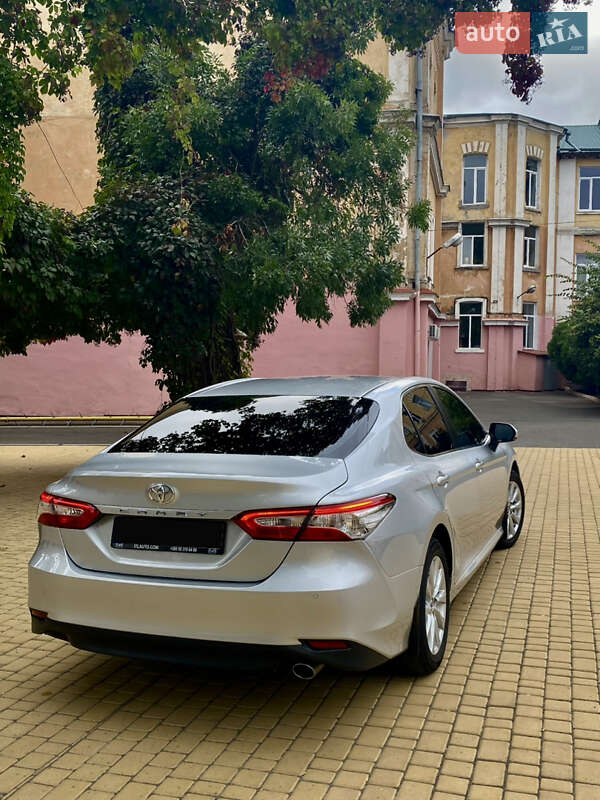 Седан Toyota Camry 2019 в Луцке