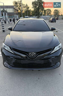 Седан Toyota Camry 2018 в Днепре