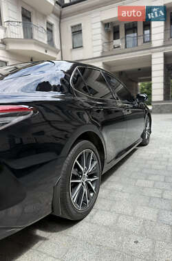 Седан Toyota Camry 2021 в 