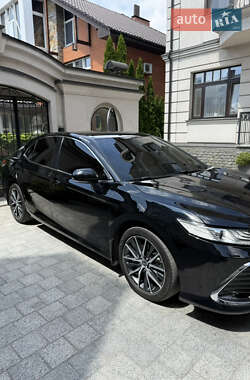 Седан Toyota Camry 2021 в 