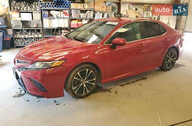 Седан Toyota Camry 2019 в Черкасах