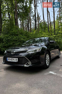 Седан Toyota Camry 2017 в Житомире