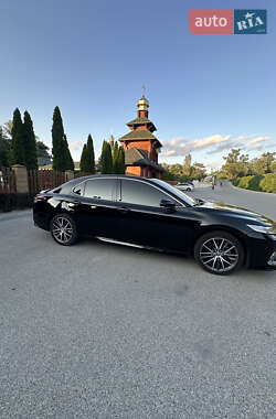 Седан Toyota Camry 2021 в 