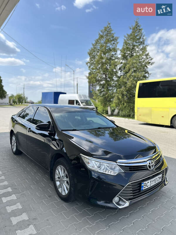 Седан Toyota Camry 2015 в Львове
