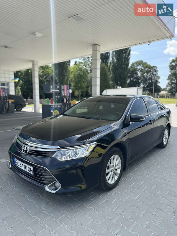Седан Toyota Camry 2015 в Львове