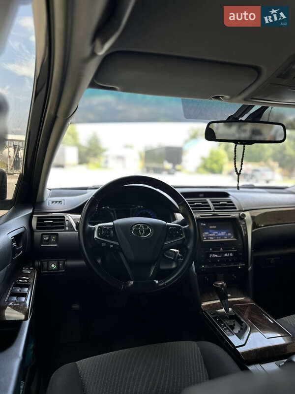 Седан Toyota Camry 2015 в Львове