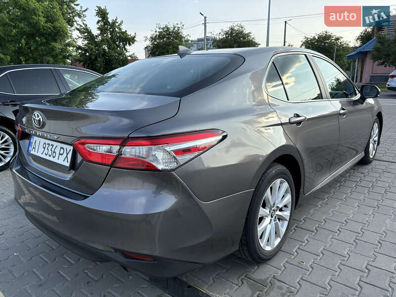 Седан Toyota Camry 2019 в Киеве