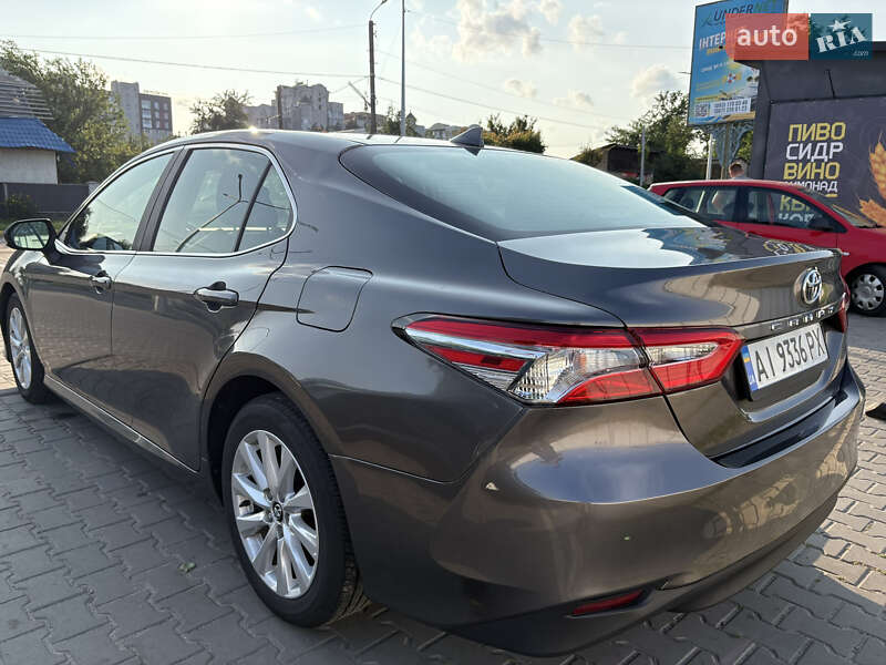 Седан Toyota Camry 2019 в Киеве