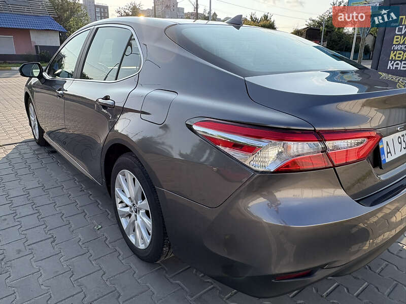 Седан Toyota Camry 2019 в Киеве