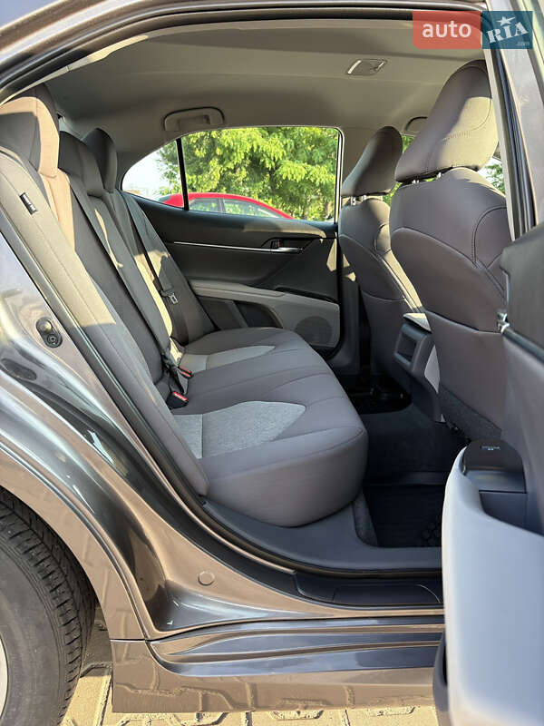 Седан Toyota Camry 2019 в Киеве