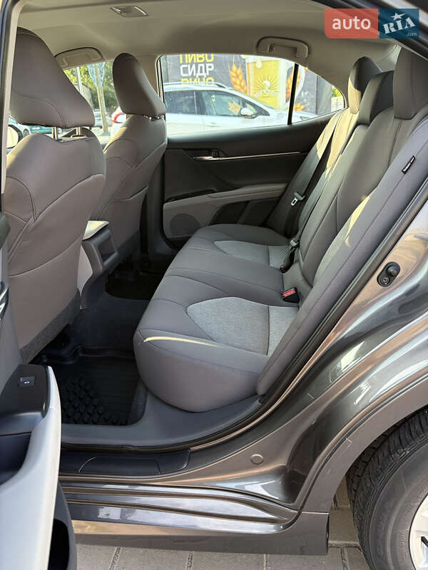 Седан Toyota Camry 2019 в Киеве