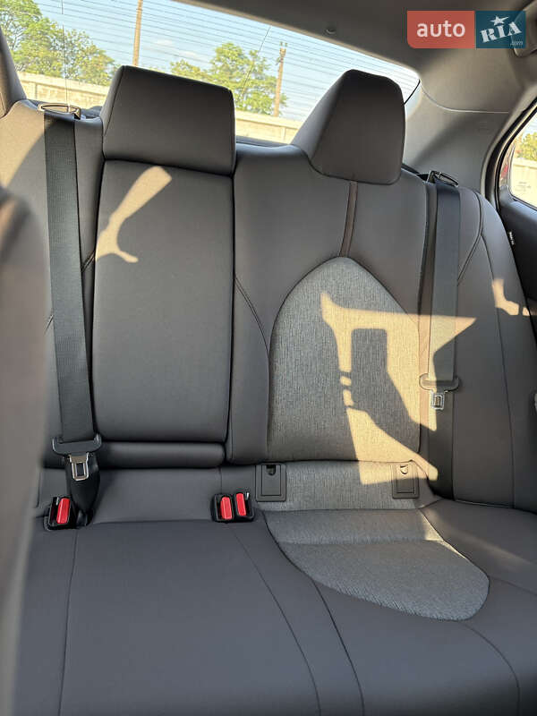 Седан Toyota Camry 2019 в Киеве