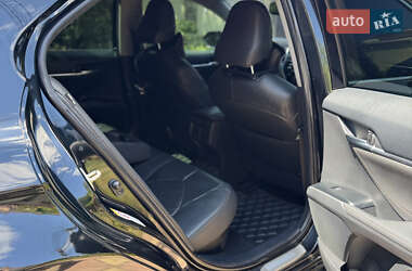 Седан Toyota Camry 2017 в 